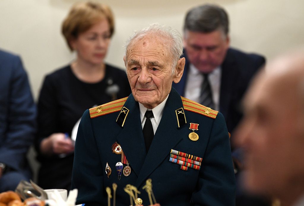 Ashot-Smbatovich-Oganesov.jpg